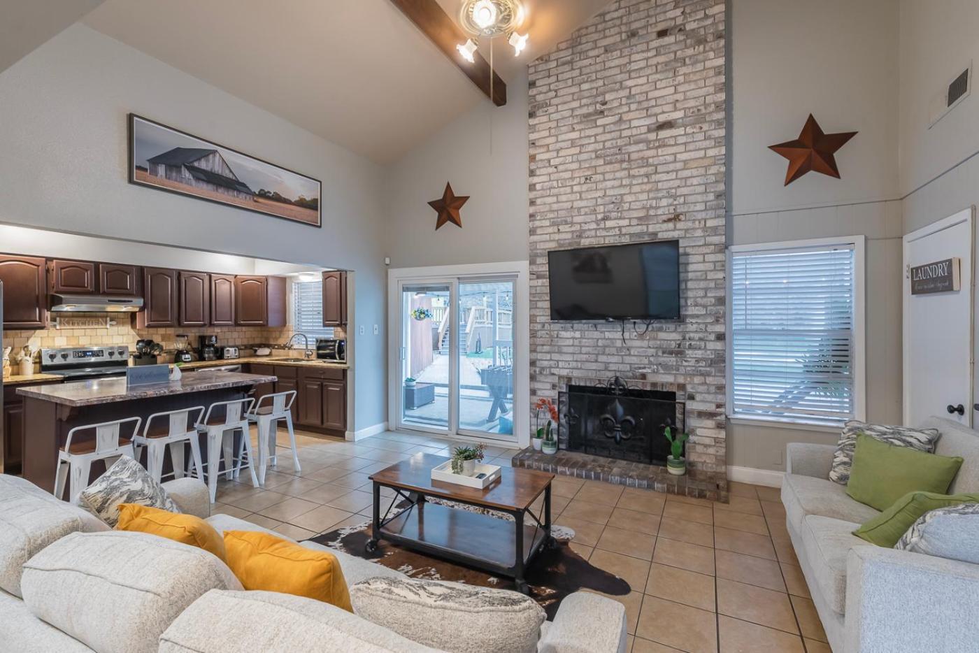 Pool, Gameroom & Minigolf Enchanting Texas Holiday home *