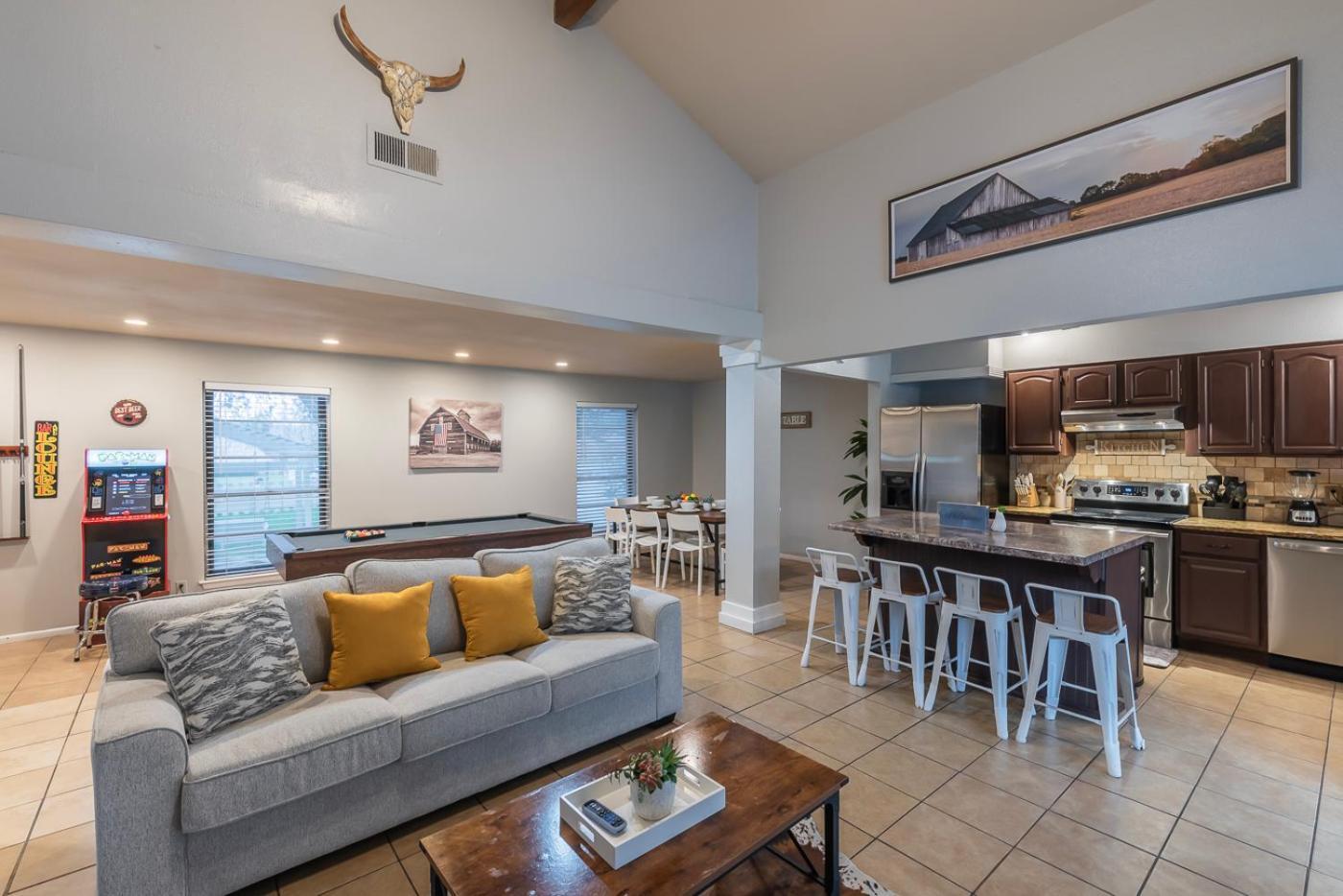 Pool, Gameroom & Minigolf Enchanting Texas Holiday home San Antonio