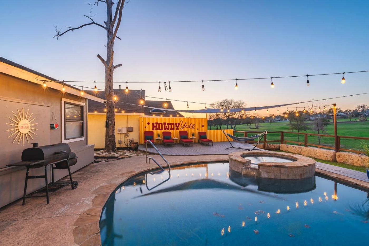Stunning Pool Overlooking Golf Course & Game San Antonio