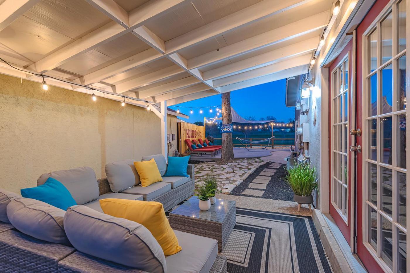 Stunning Pool Overlooking Golf Course & Game *