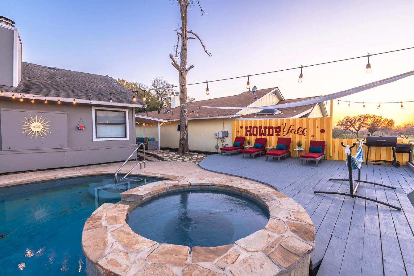 Stunning Pool Overlooking Golf Course & Game Holiday home