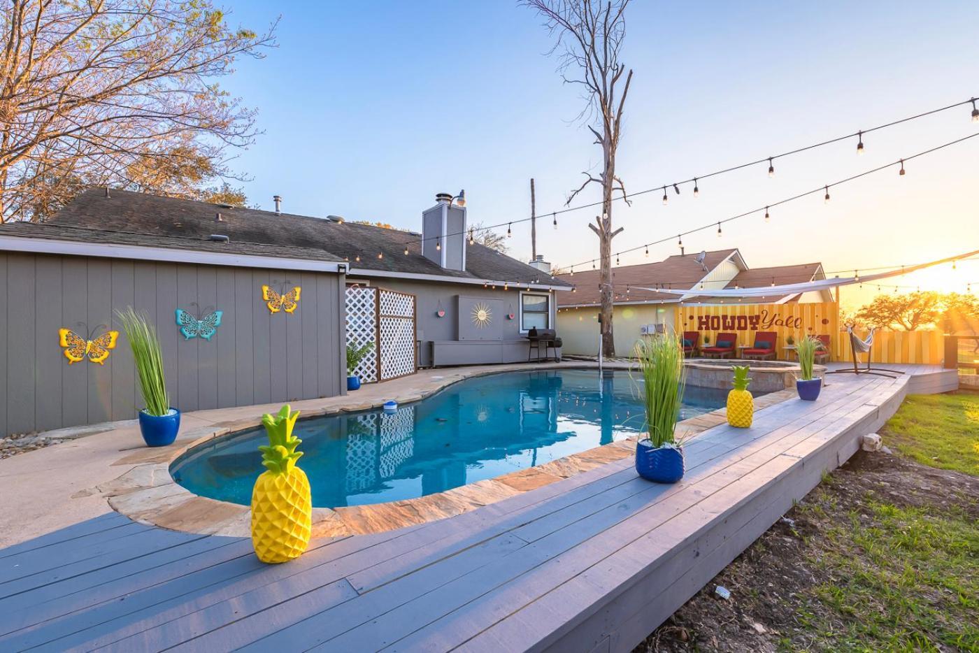 Stunning Pool Overlooking Golf Course & Game
