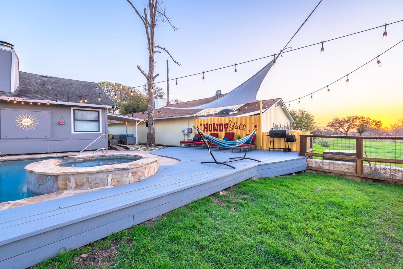 Stunning Pool Overlooking Golf Course & Game Holiday home