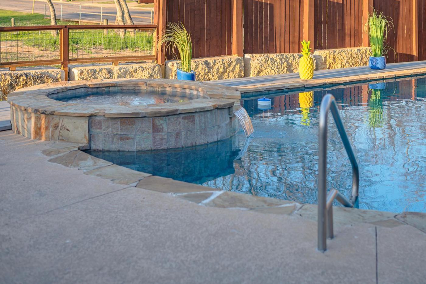 Stunning Pool Overlooking Golf Course & Game