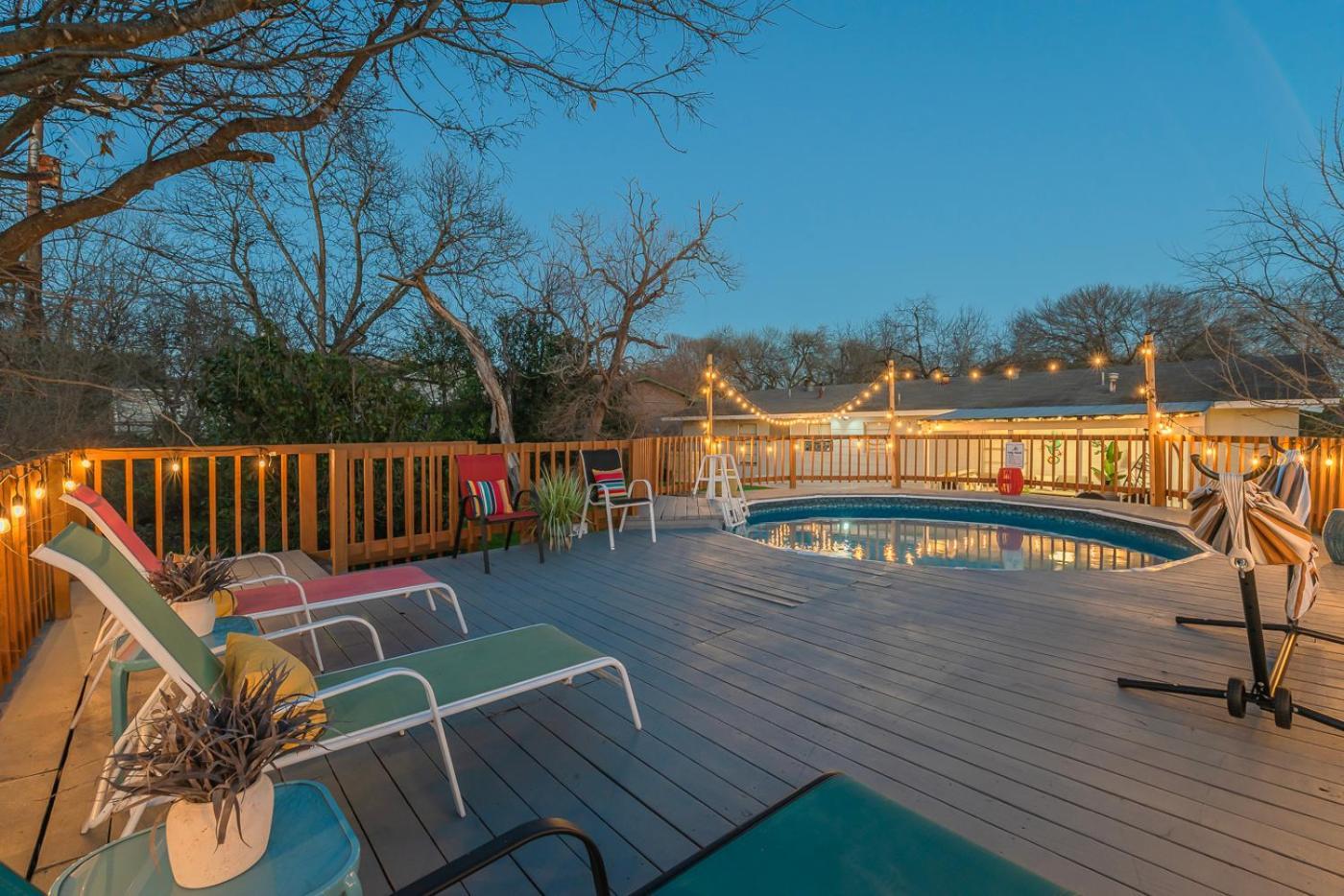 Game Room, Pool & Fire Pit At The Medical Center Holiday home