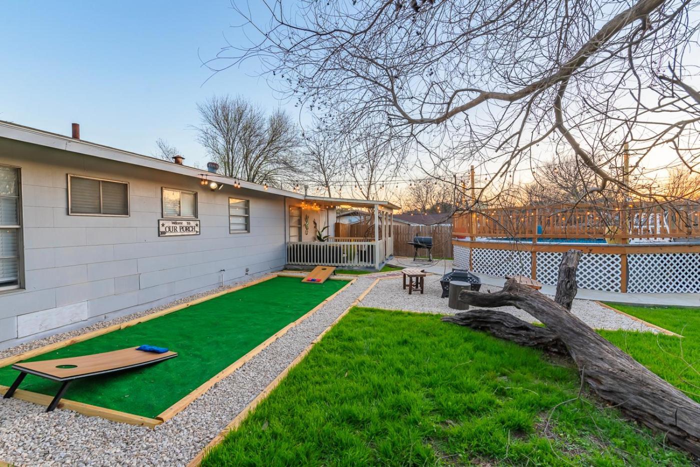 Game Room, Pool & Fire Pit At The Medical Center Holiday home