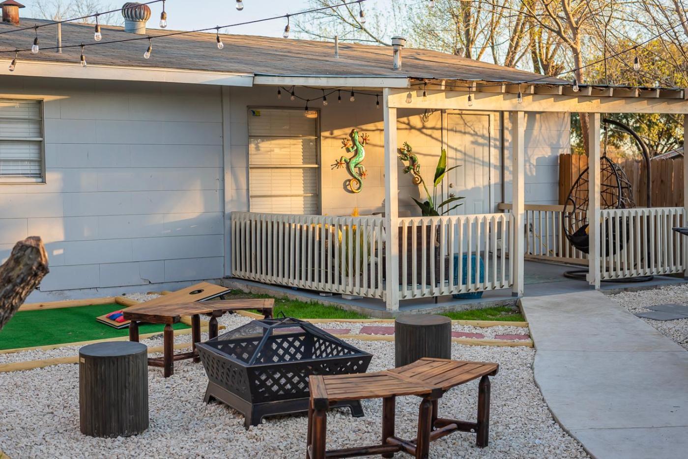 Game Room, Pool & Fire Pit At The Medical Center * San Antonio
