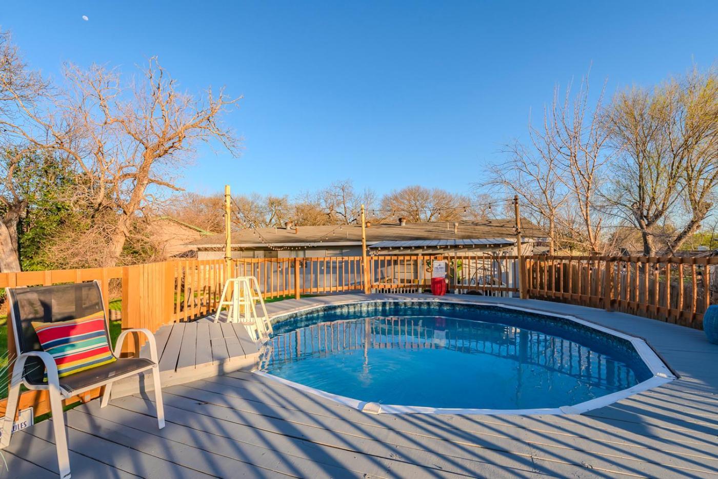 Game Room, Pool & Fire Pit At The Medical Center *