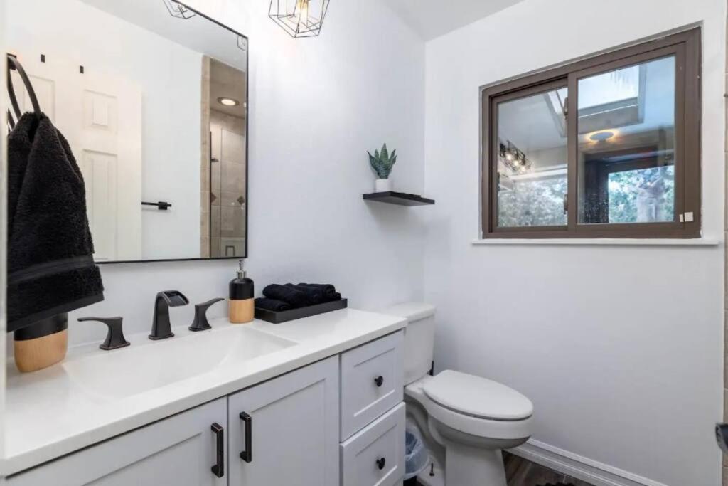 Modern Oasis In W/h Amenities And Pool Villa
