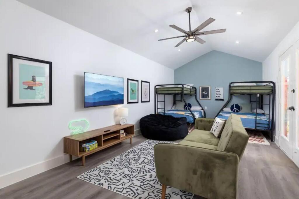 Modern Oasis In W/h Amenities And Pool * San Antonio