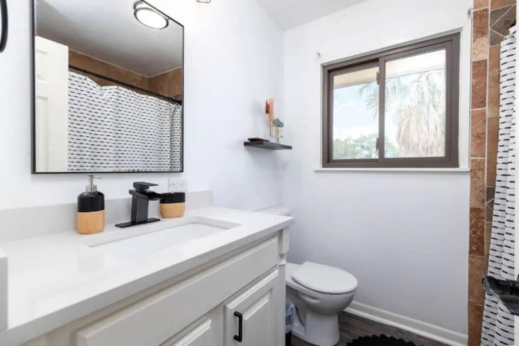 Modern Oasis In W/h Amenities And Pool * San Antonio