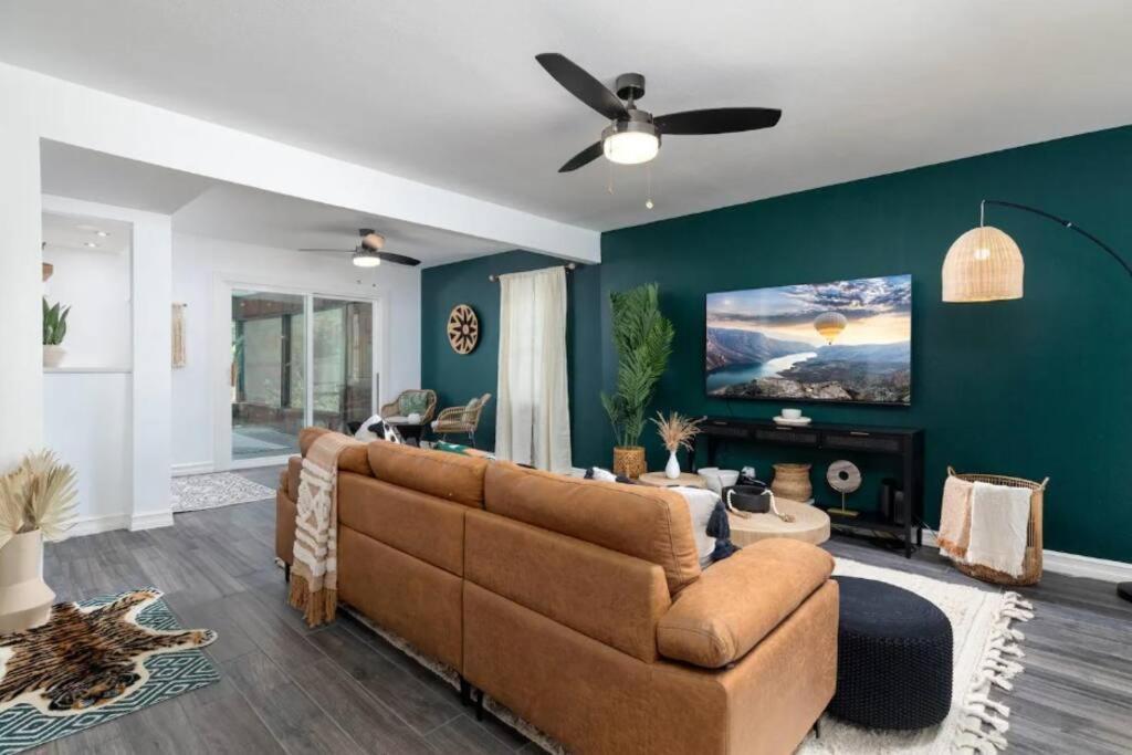 Modern Oasis In W/h Amenities And Pool Villa