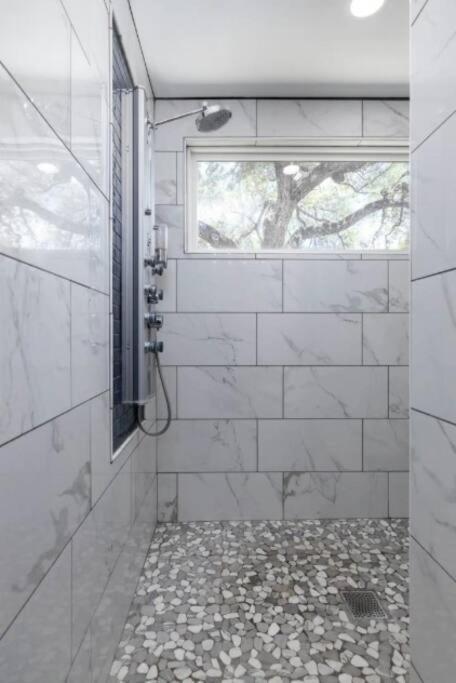 Modern Oasis In W/h Amenities And Pool * San Antonio