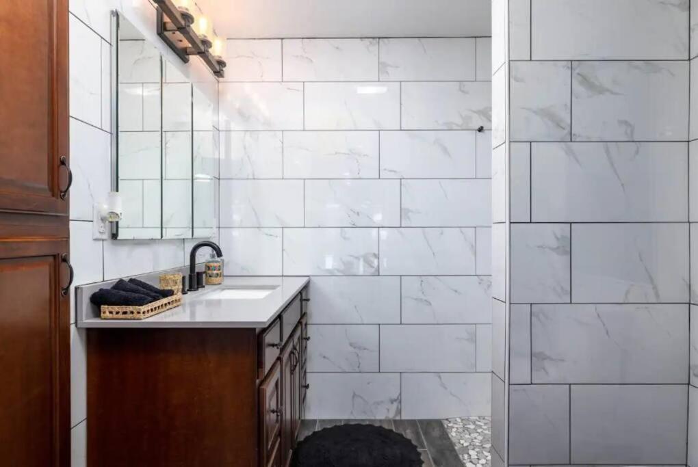 Villa Modern Oasis In W/h Amenities And Pool