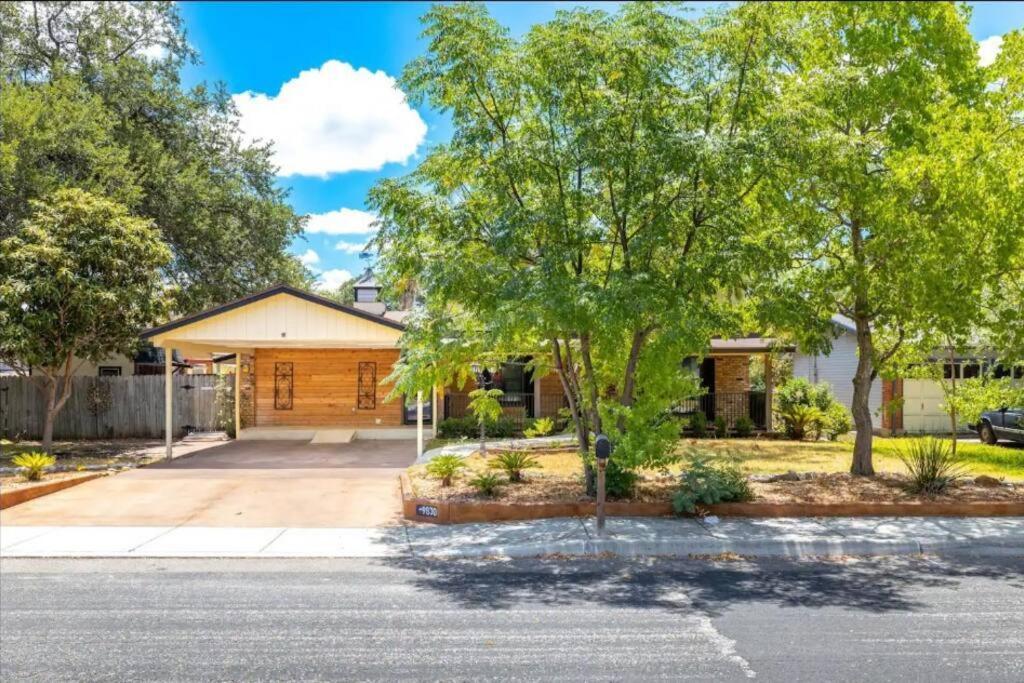 Villa Modern Oasis In W/h Amenities And Pool *
