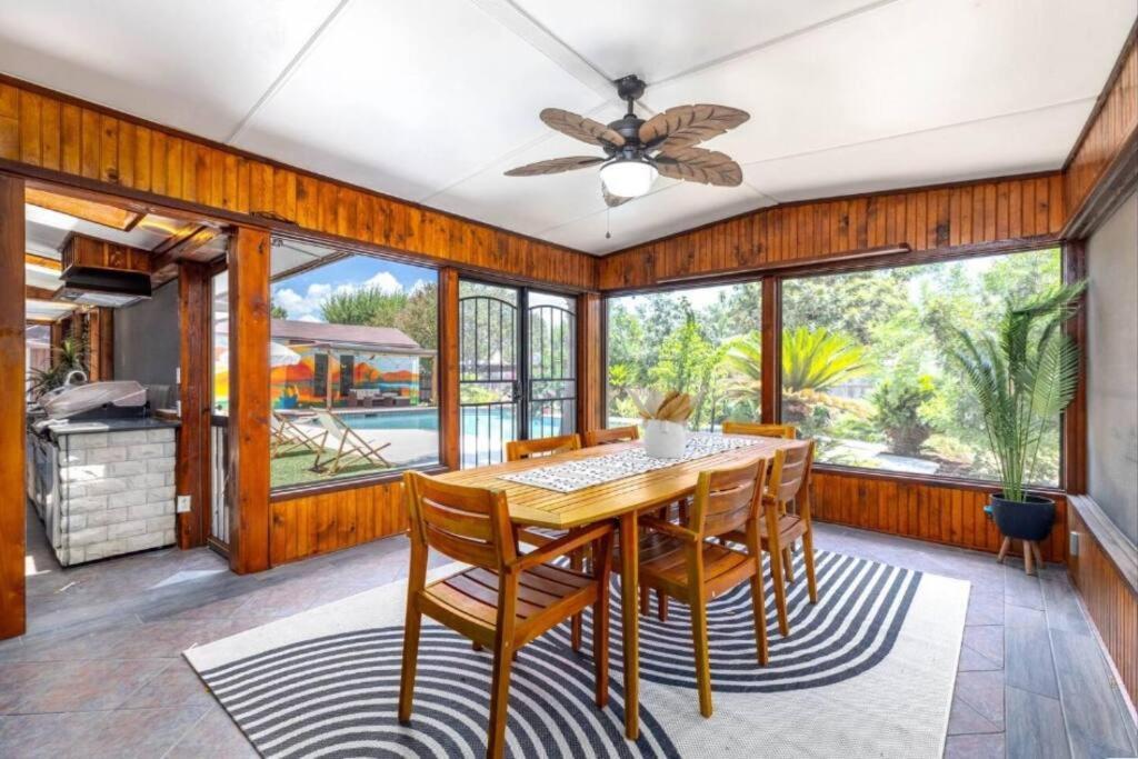 Villa Modern Oasis In W/h Amenities And Pool