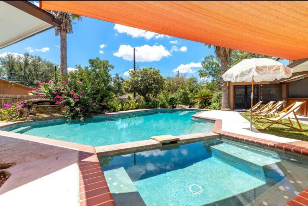 Modern Oasis In W/h Amenities And Pool San Antonio