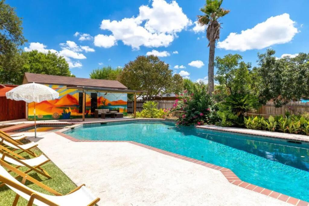 Modern Oasis In W/h Amenities And Pool