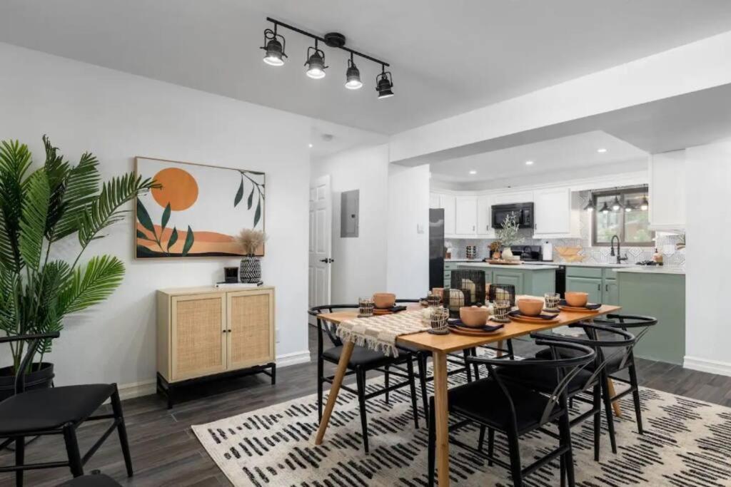 Modern Oasis In W/h Amenities And Pool *