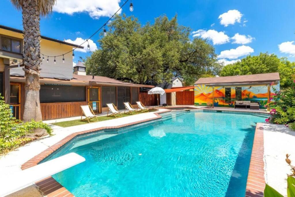 Villa Modern Oasis In W/h Amenities And Pool