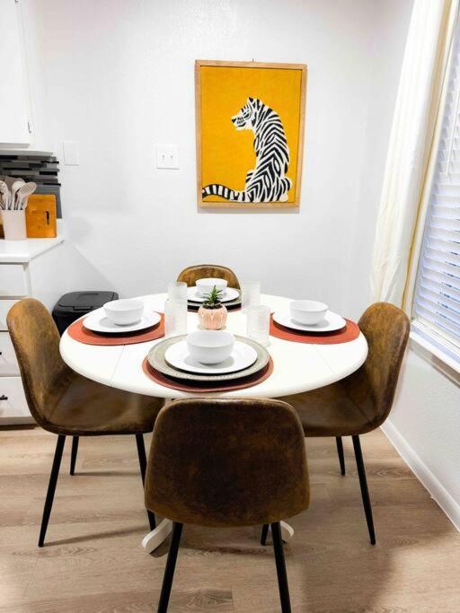 Downtown Sa Cozy & 2 Bedroom Apartment San Antonio