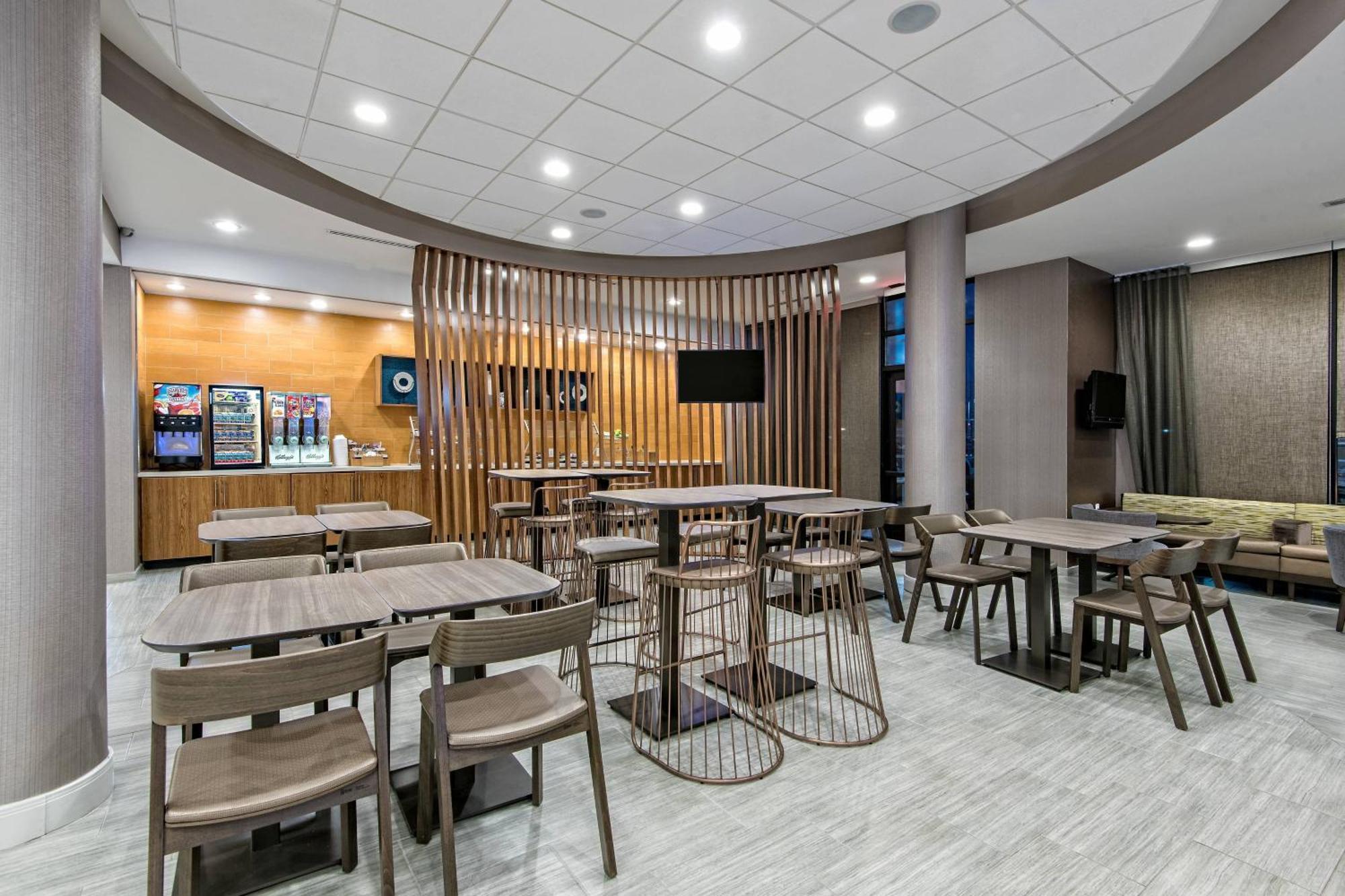 Springhill By Marriott Airport Hotel 3*