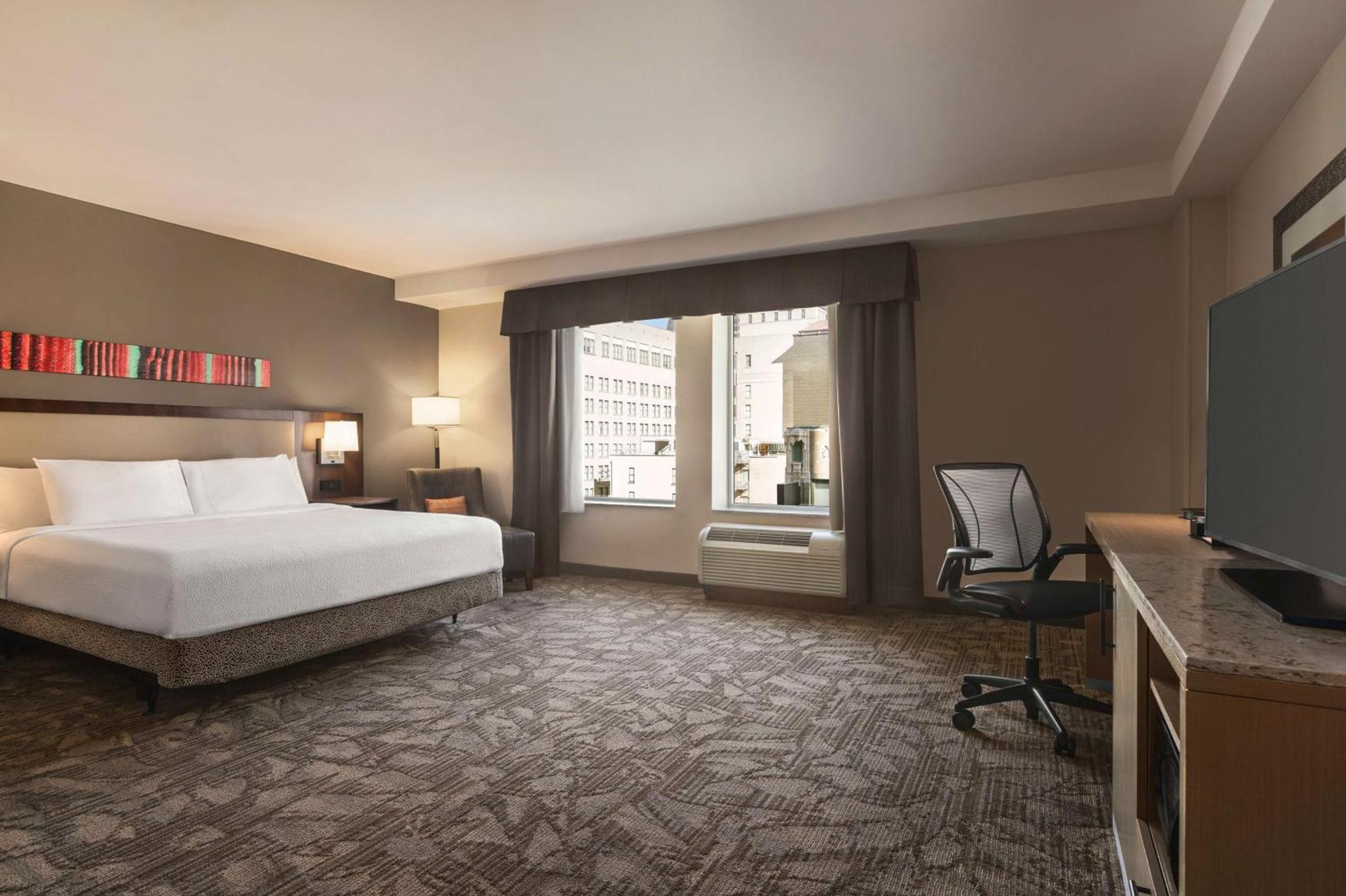 Hotel Hilton Garden Downtown Riverwalk 4*