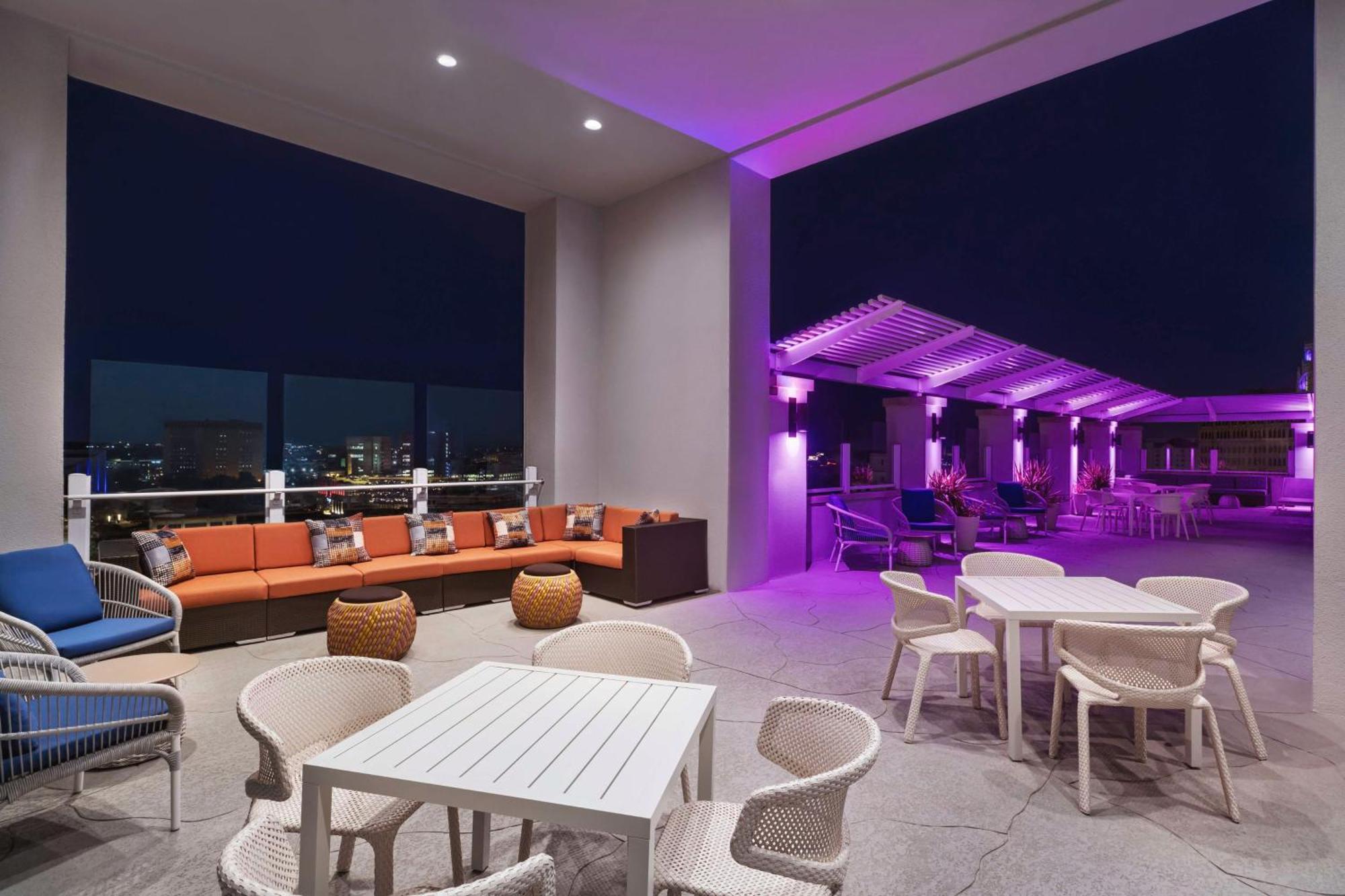 Hilton Garden Downtown Riverwalk 4*
