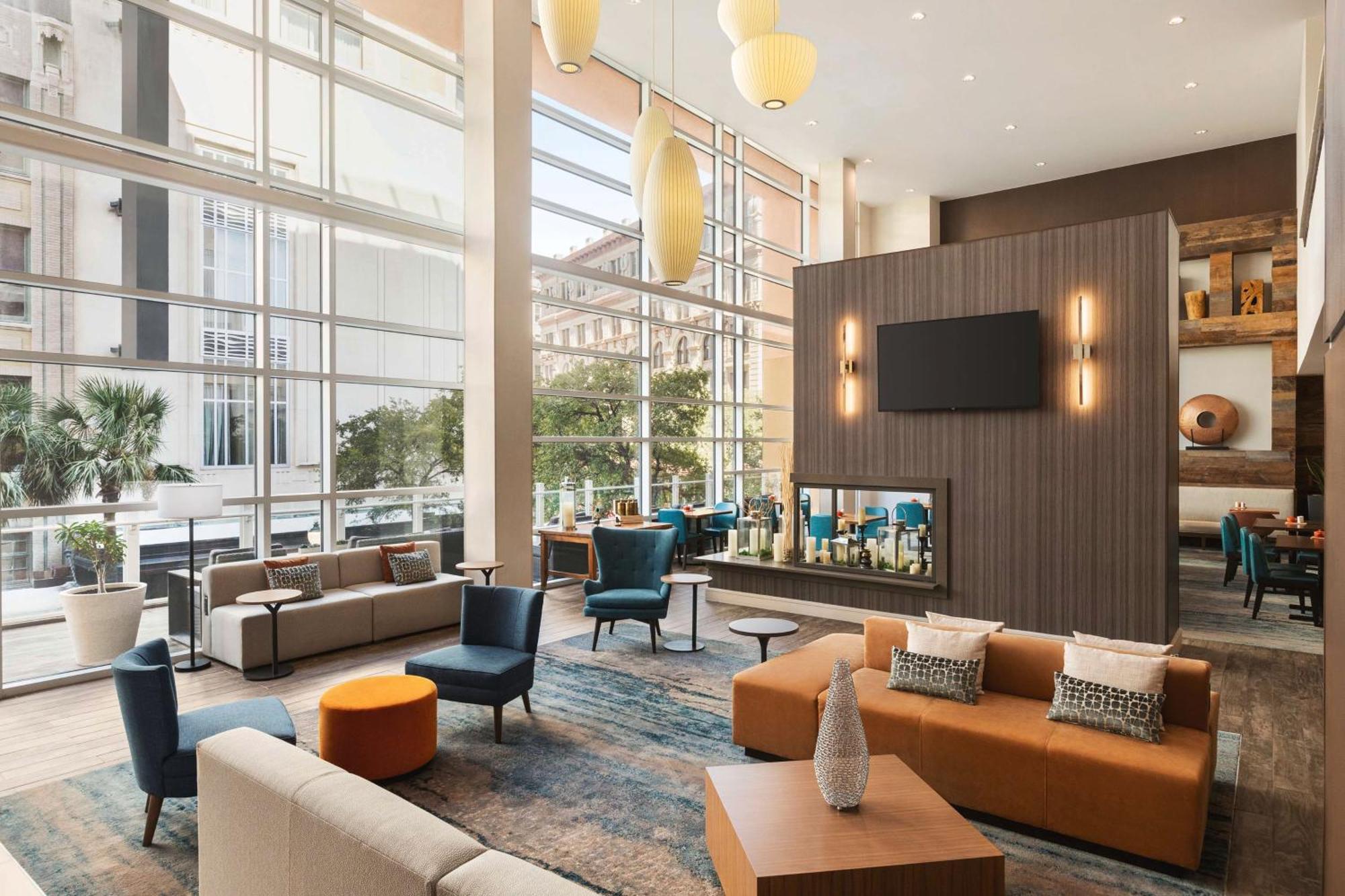 Hilton Garden Downtown Riverwalk