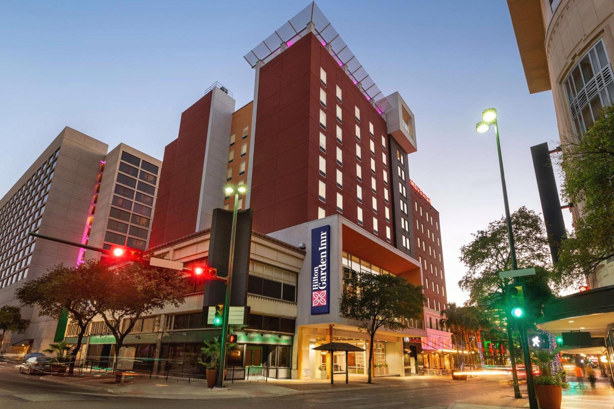 Hilton Garden Downtown Riverwalk Hotel