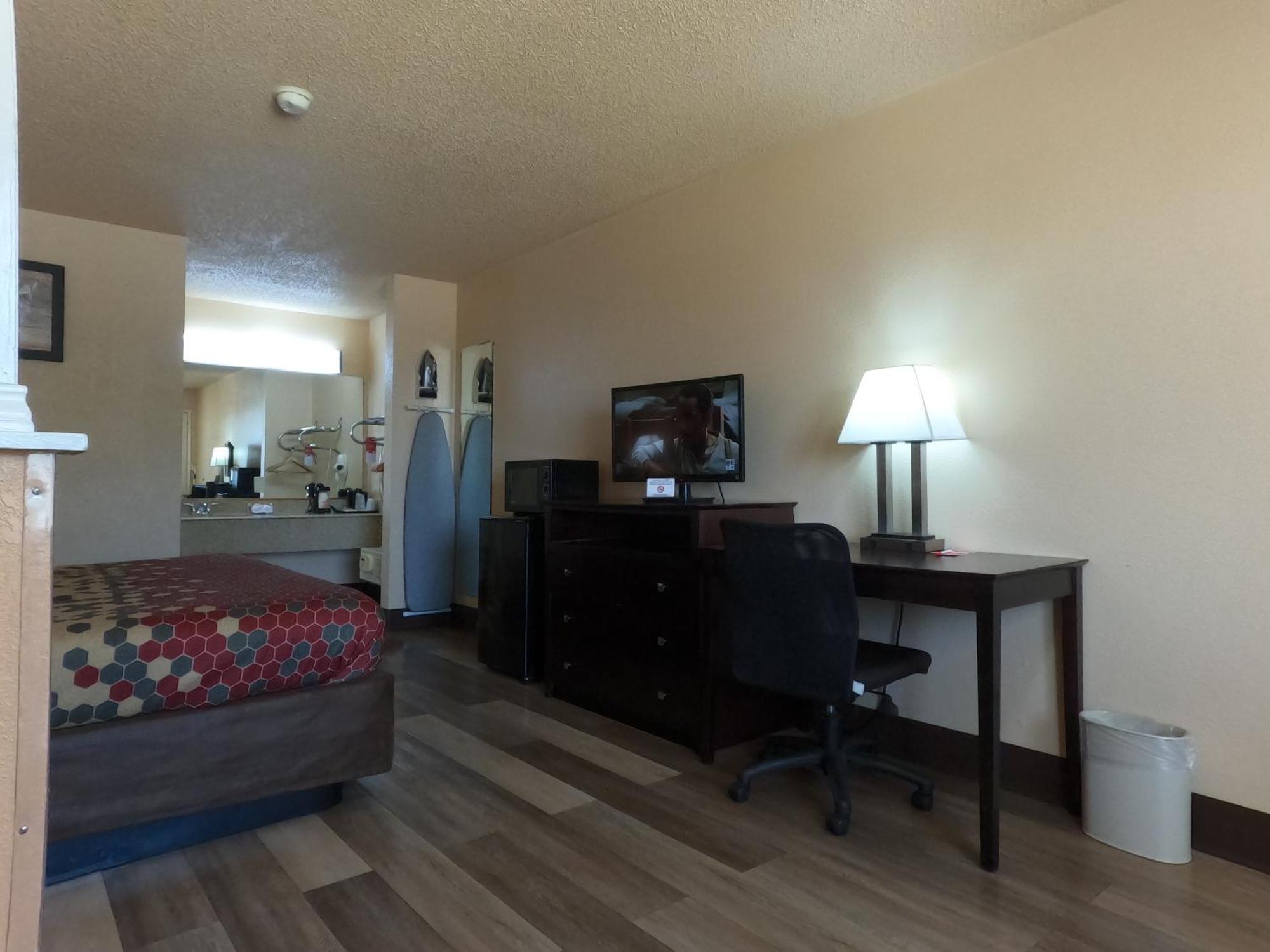 Hotel Econo & Downtown Northeast Near Fort Sam Houston