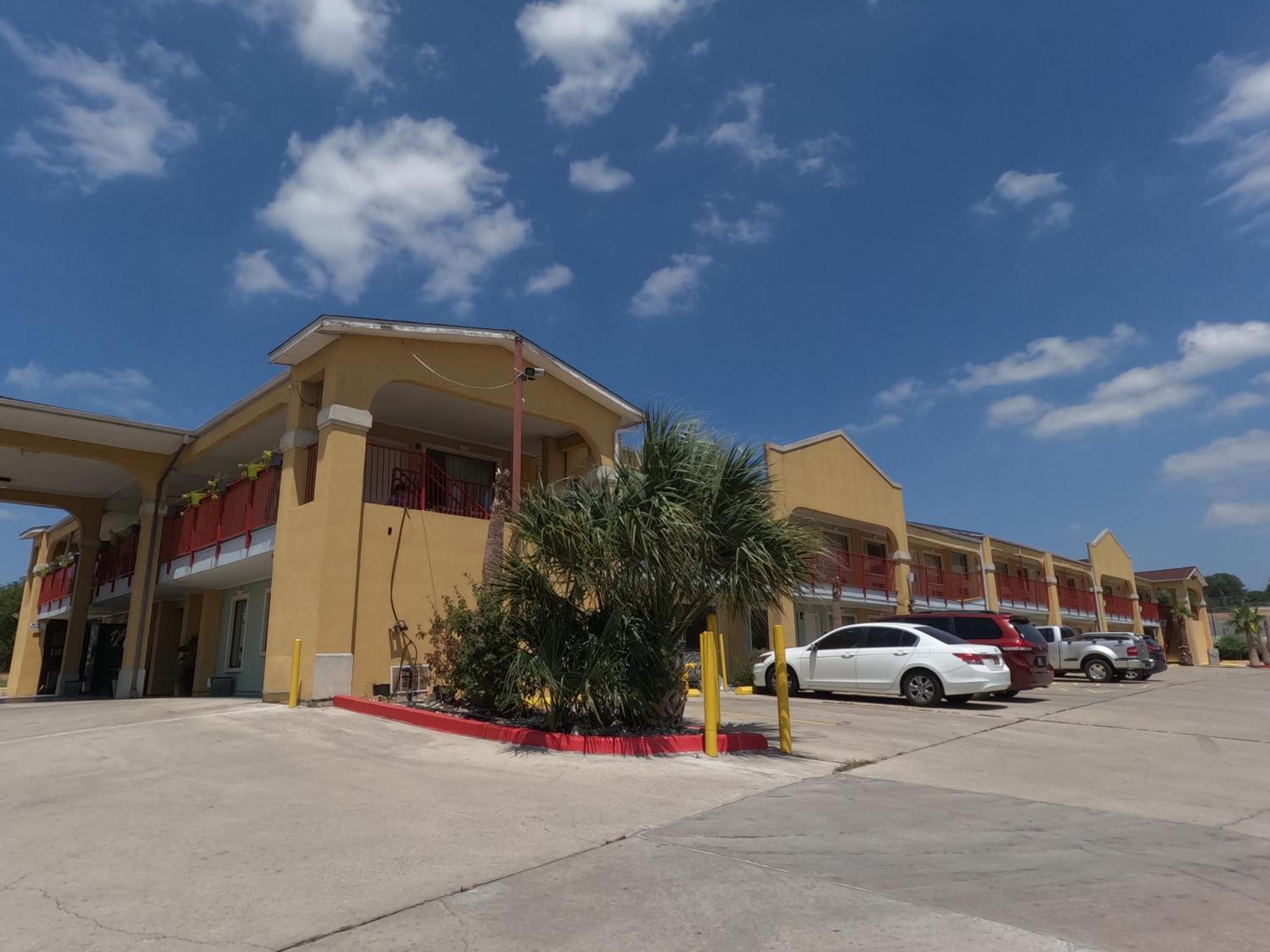 Econo & Downtown Northeast Near Fort Sam Houston San Antonio