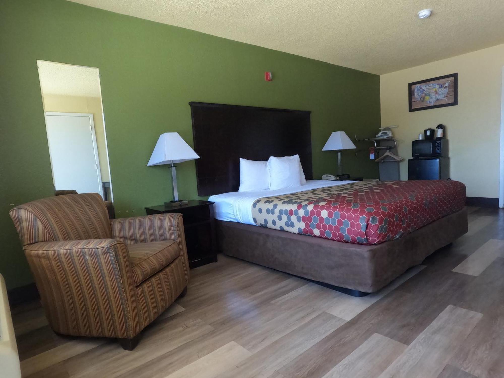 Hotel Econo & Downtown Northeast Near Fort Sam Houston 2*