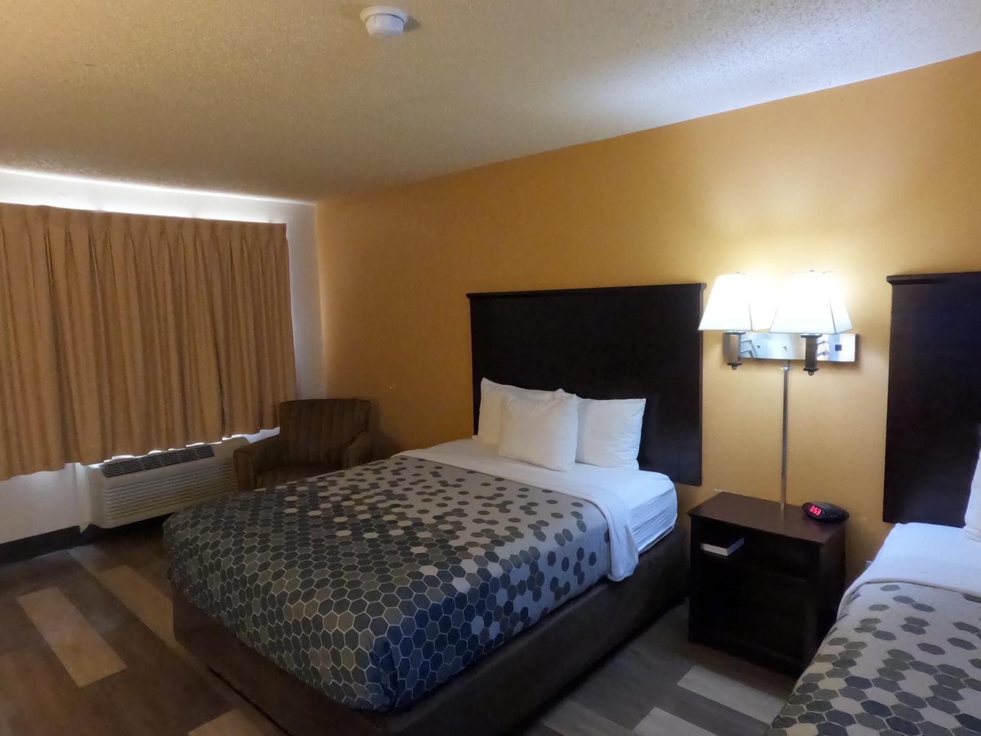 Econo & Downtown Northeast Near Fort Sam Houston 2*