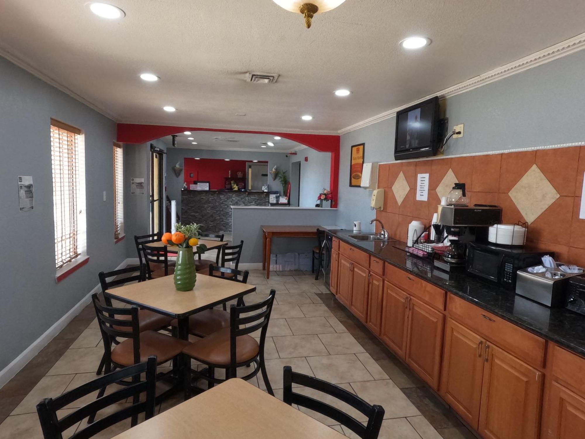 Hotel Econo & Downtown Northeast Near Fort Sam Houston