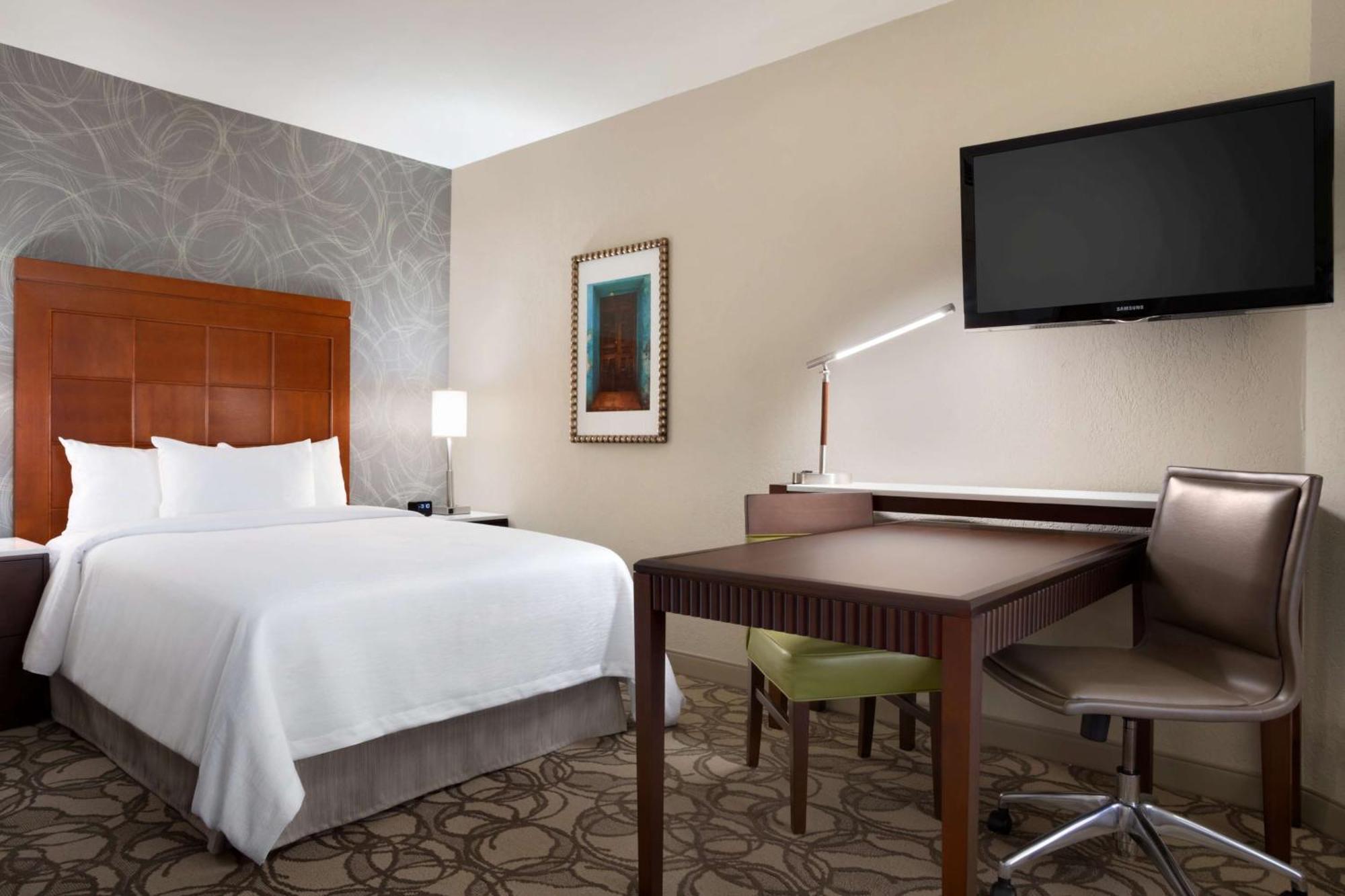 Hotel Embassy Airport 3*
