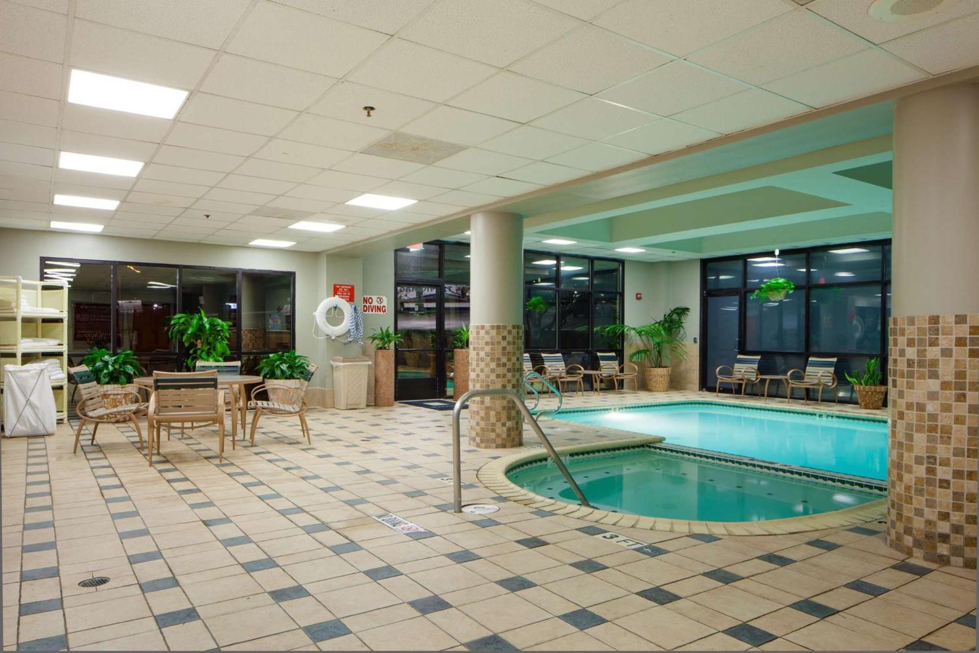 Hotel Embassy Airport San Antonio