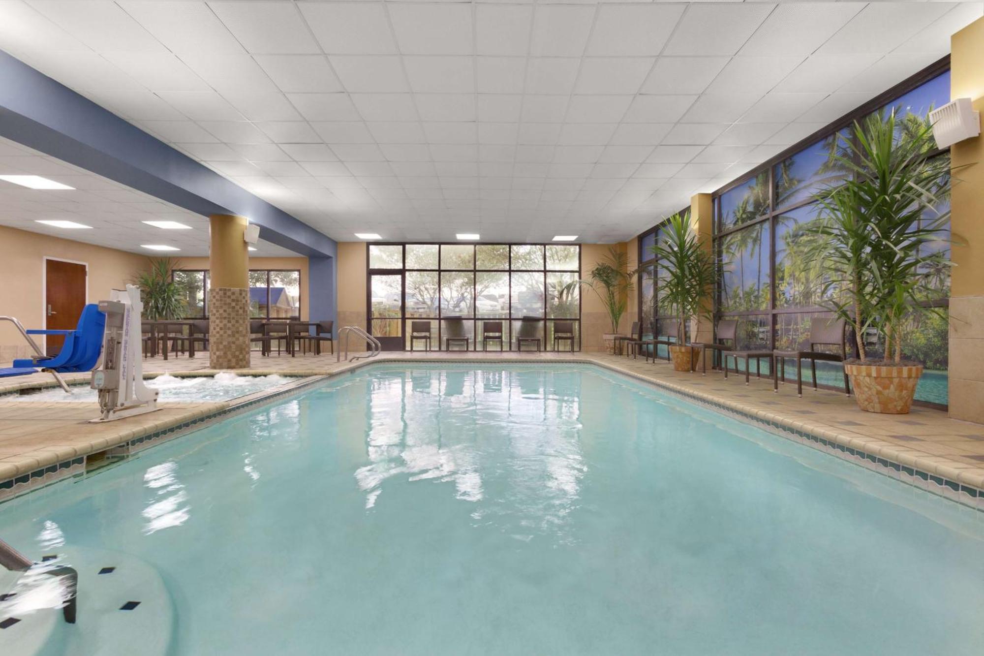 Hotel Embassy Airport San Antonio