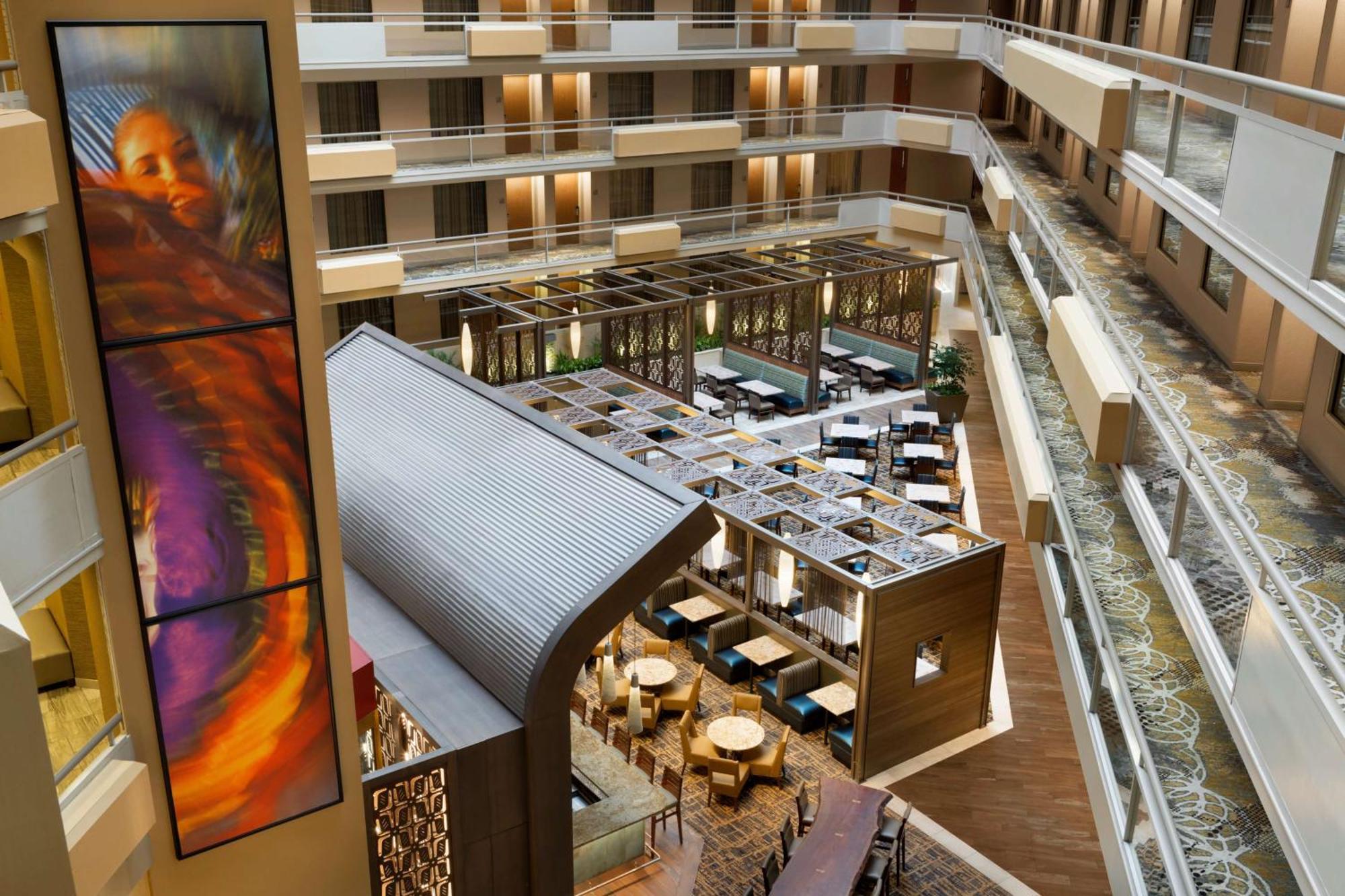 Hotel Embassy Airport 3*