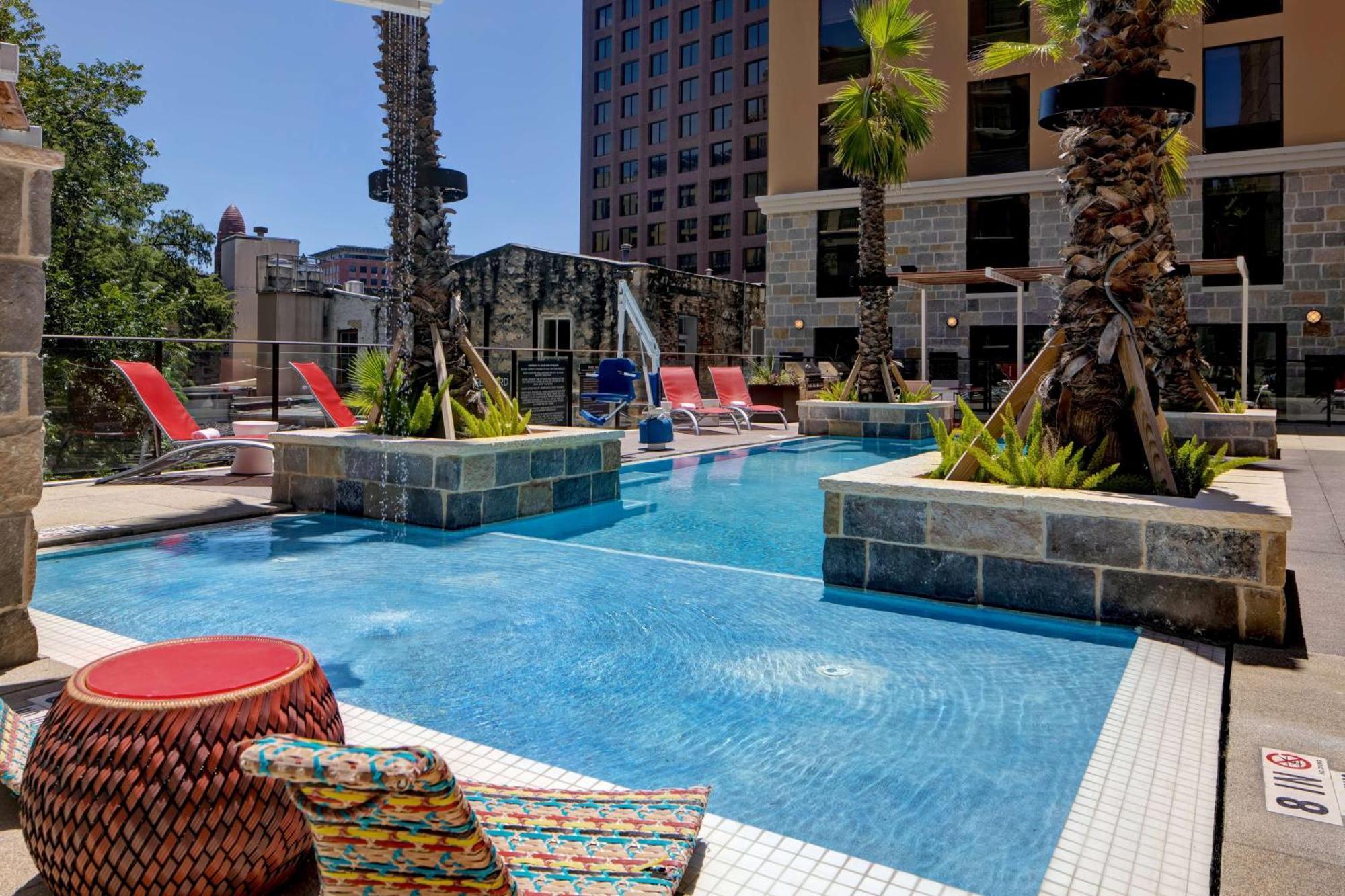 Home2 By Hilton On The Riverwalk Hotel 3*