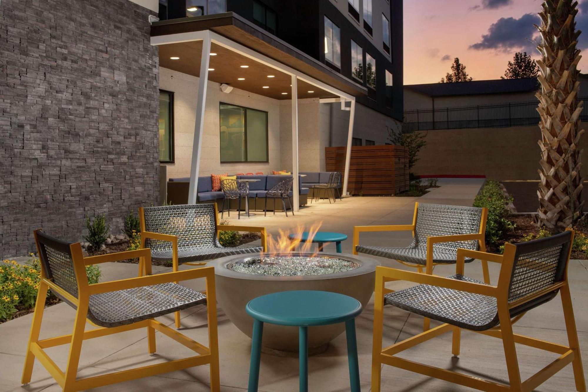 Hotel Home2 By Hilton Lackland Seaworld 3*
