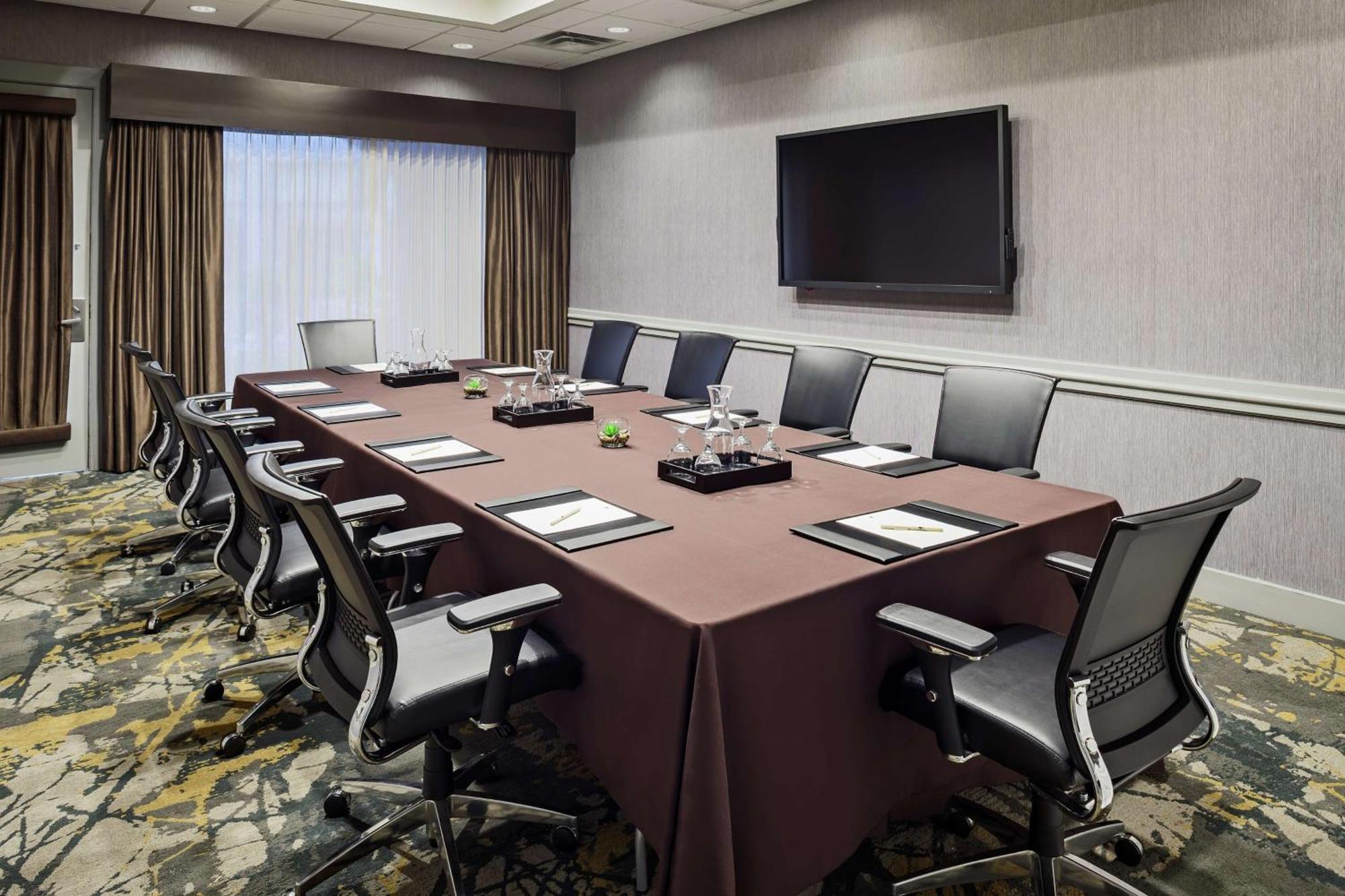 Doubletree By Hilton Downtown Hotel