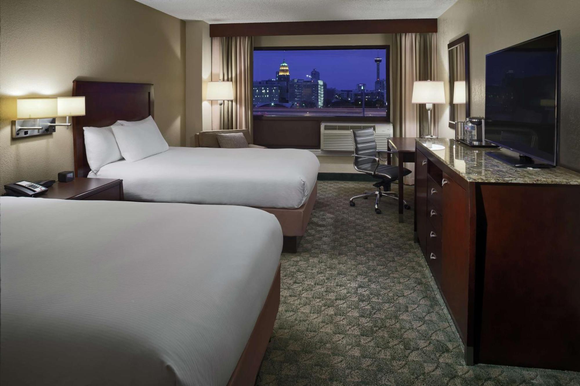 Hotel Doubletree By Hilton Downtown 4*