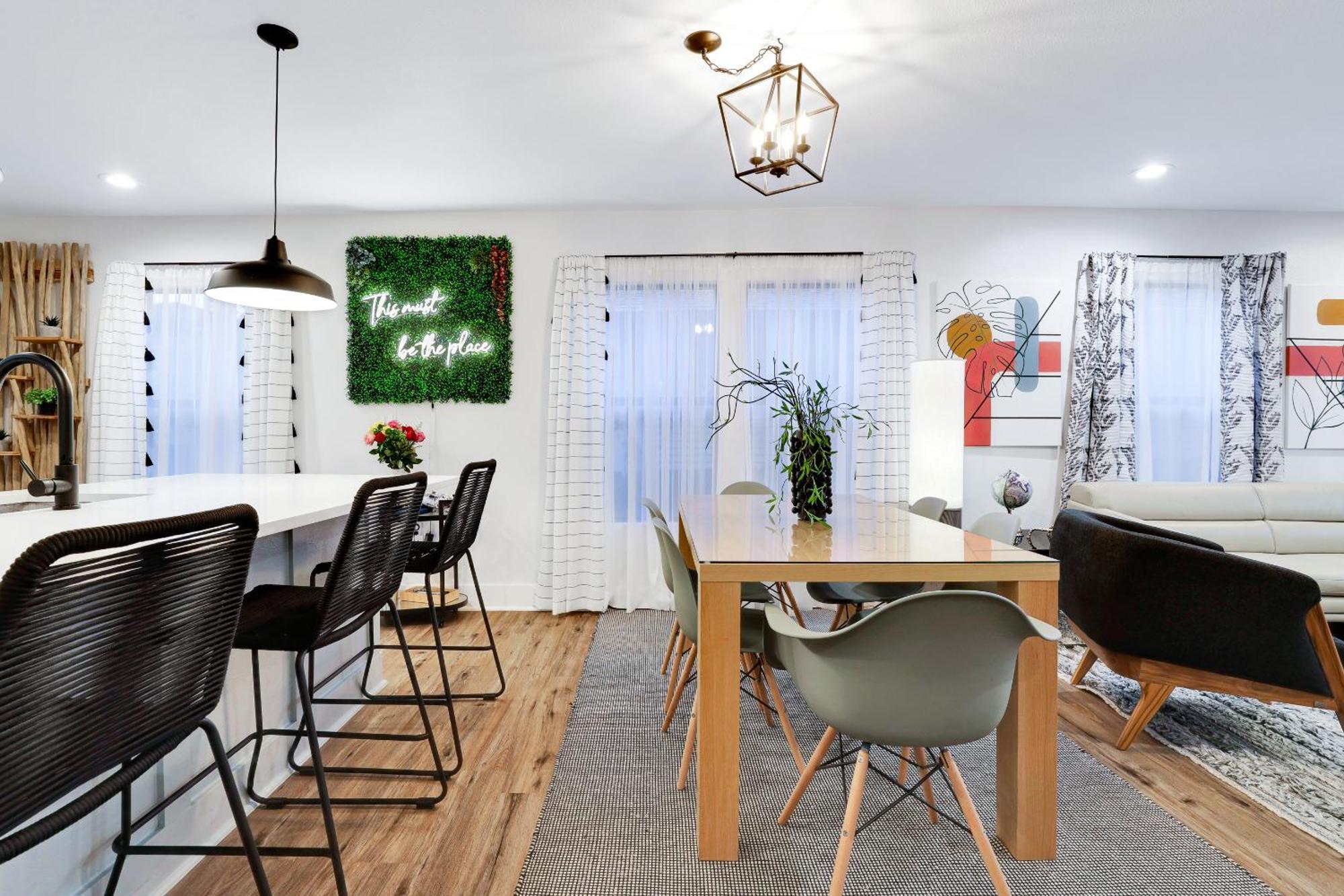 Artsy - A Birdy Vacation Holiday home *