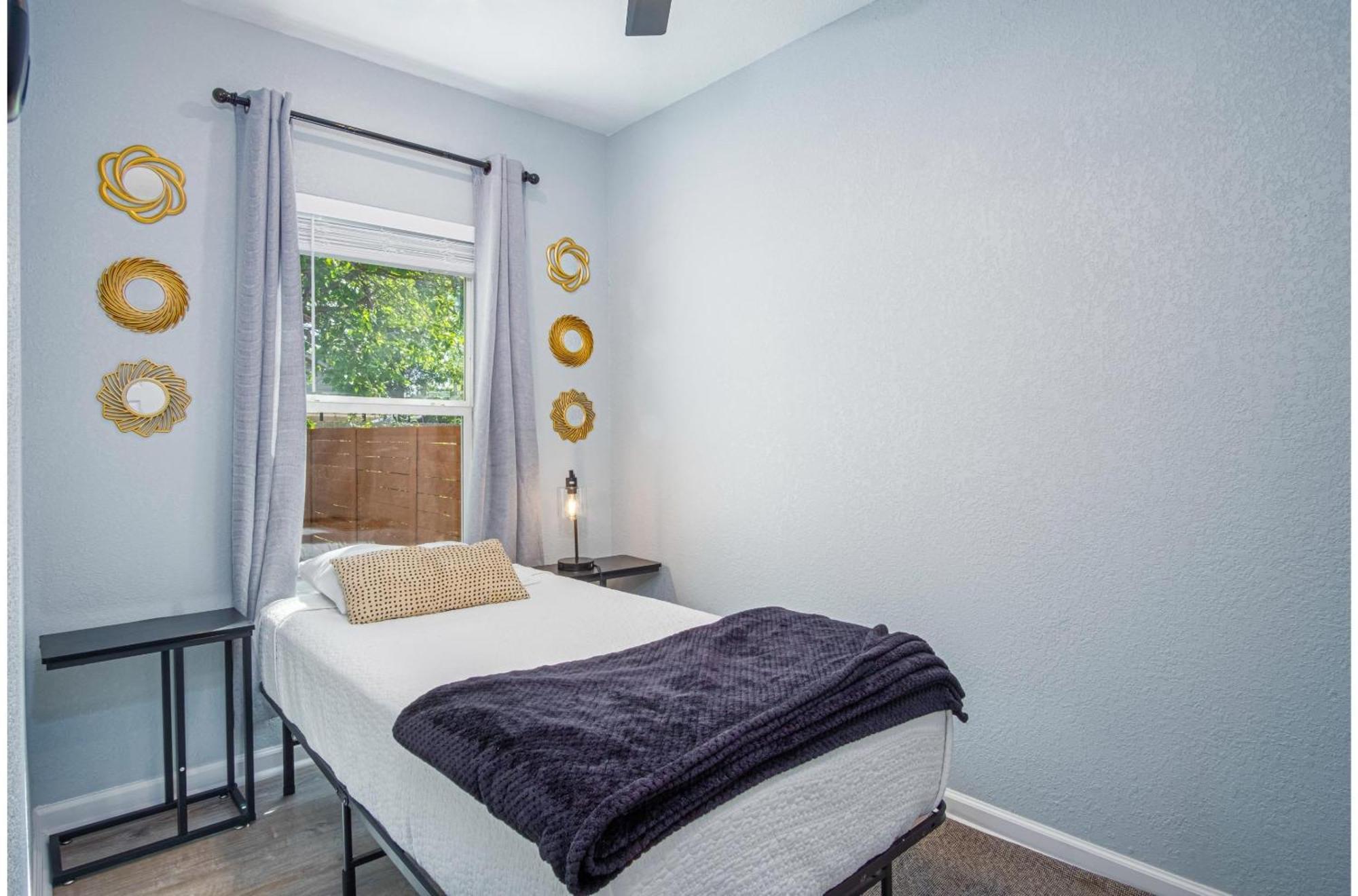 Charming 3br1ba Close To Vibrant Downtown
