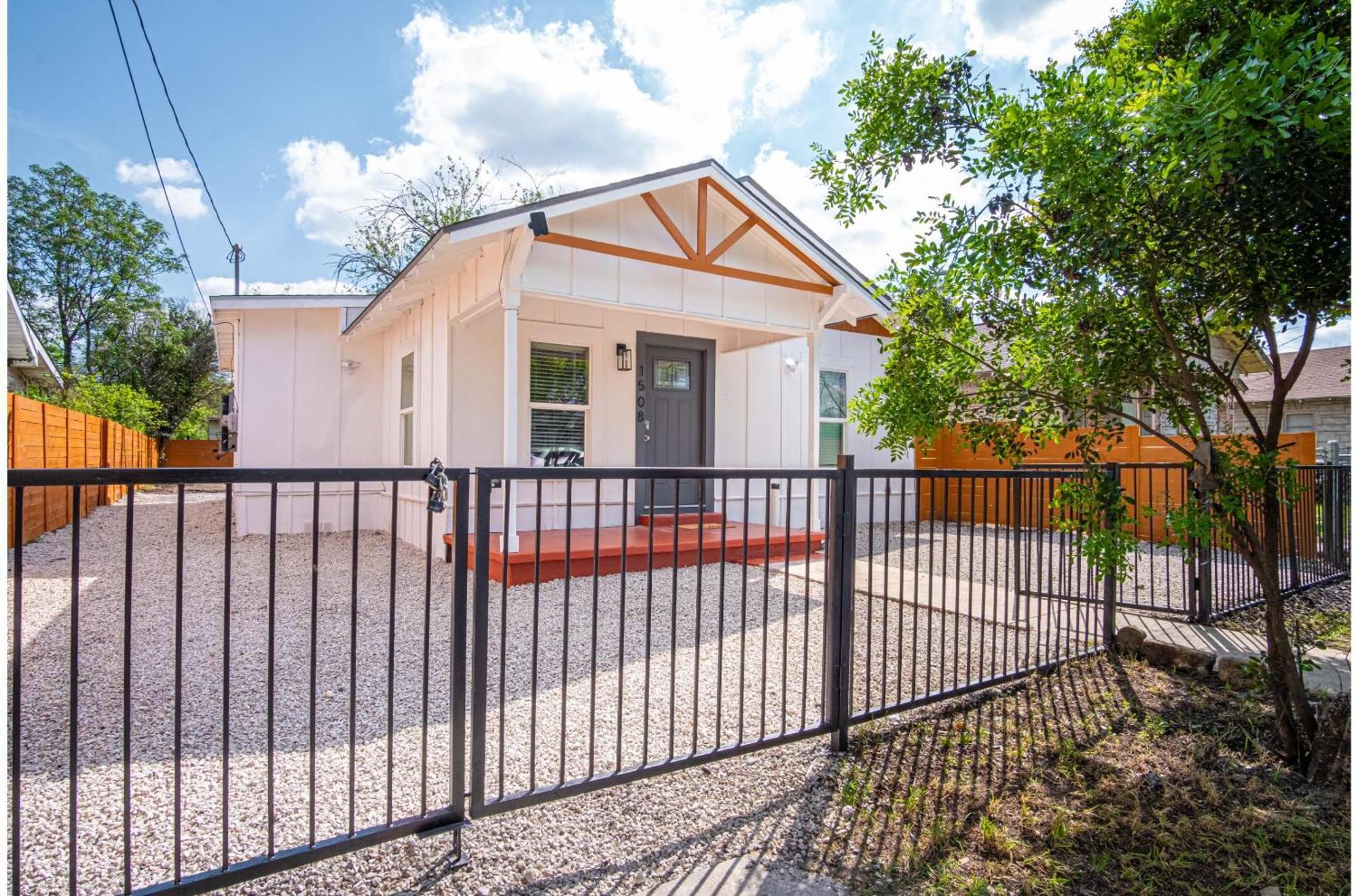 Charming 3br1ba Close To Vibrant Downtown San Antonio