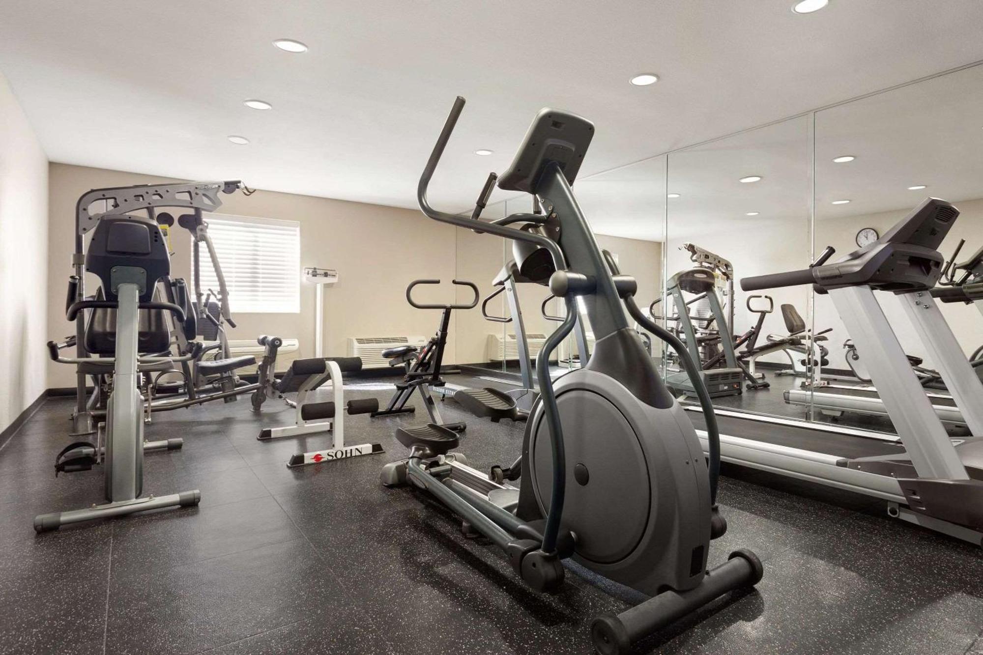 Hotel Country & By Radisson, Lackland Afb , Tx San Antonio