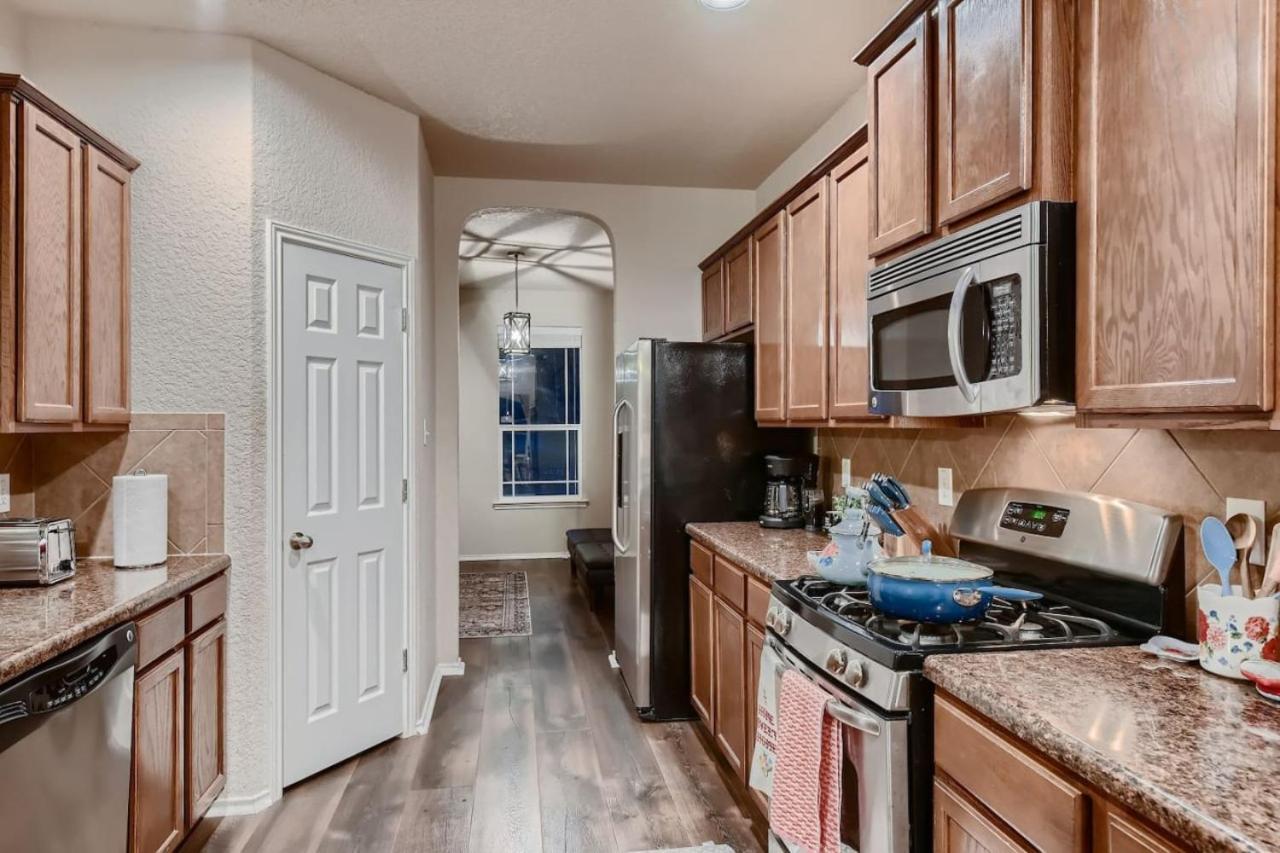 Lxry 4 Bedroom Heated Pool, Spa, Near Attrns