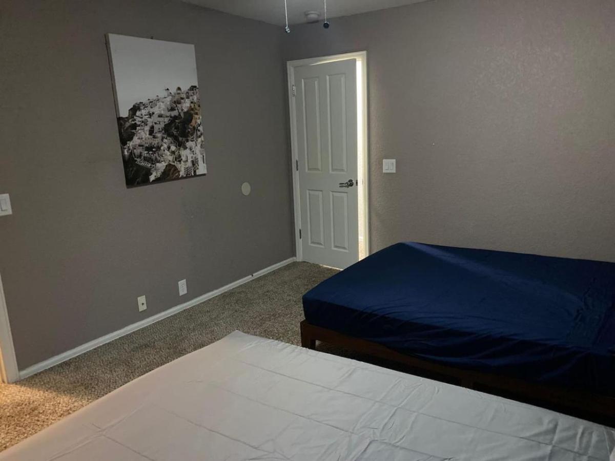 Lush, Spacious 5-bdr Near Attrns Villa