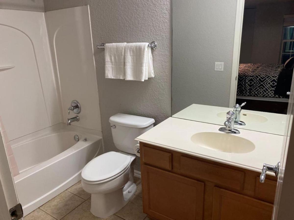 Lush, Spacious 5-bdr Near Attrns * San Antonio
